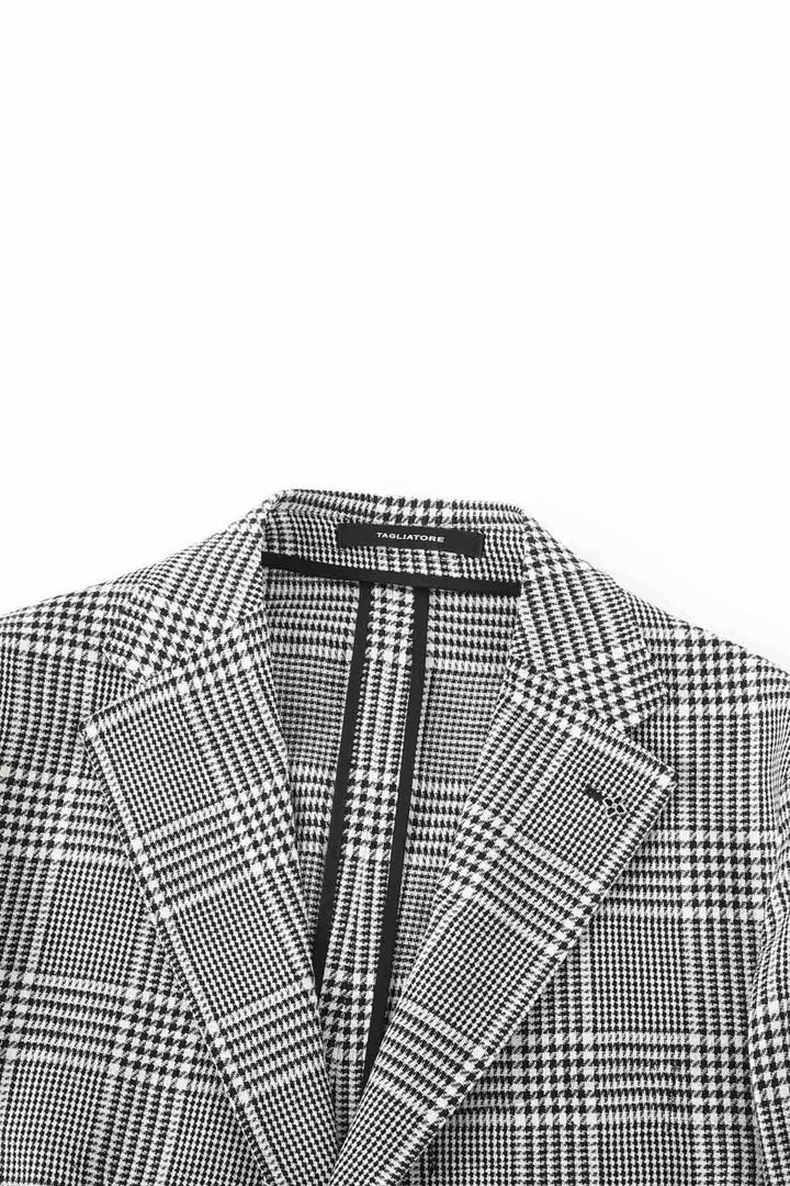 Front view of Tagliatore men&