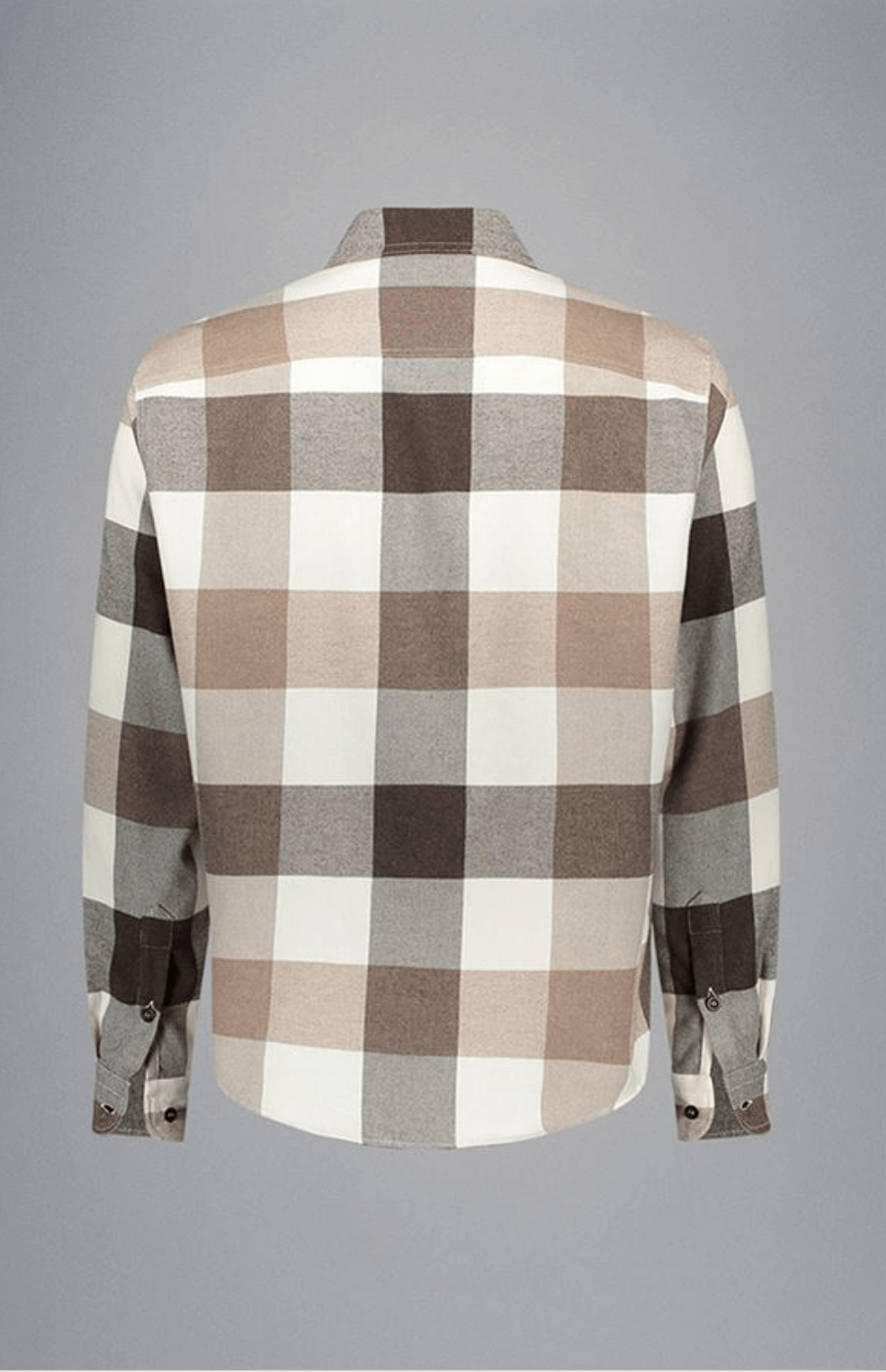 Chemise en flanelle à grands carreaux neutres beige, brun et gris, vue de dos sur fond gris.