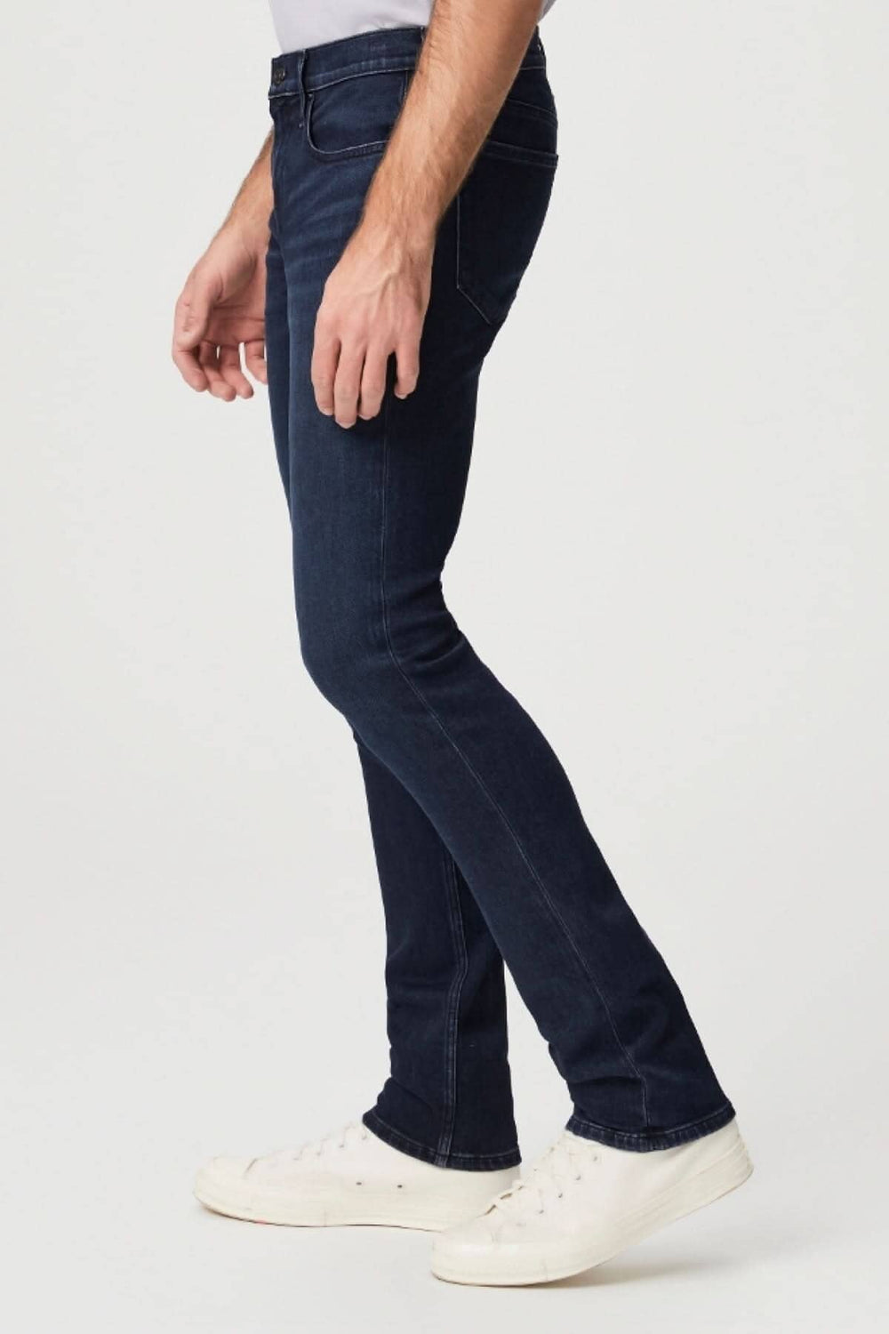 Jean Lennox Conteras slim fit, indigo foncé, coupe ajustée et élégante pour un look moderne.