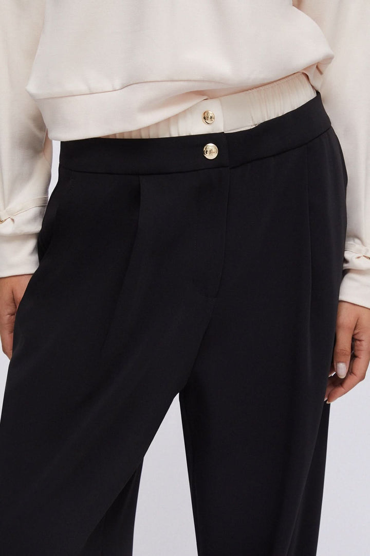 Pantalon large à plis avec taille contrastante