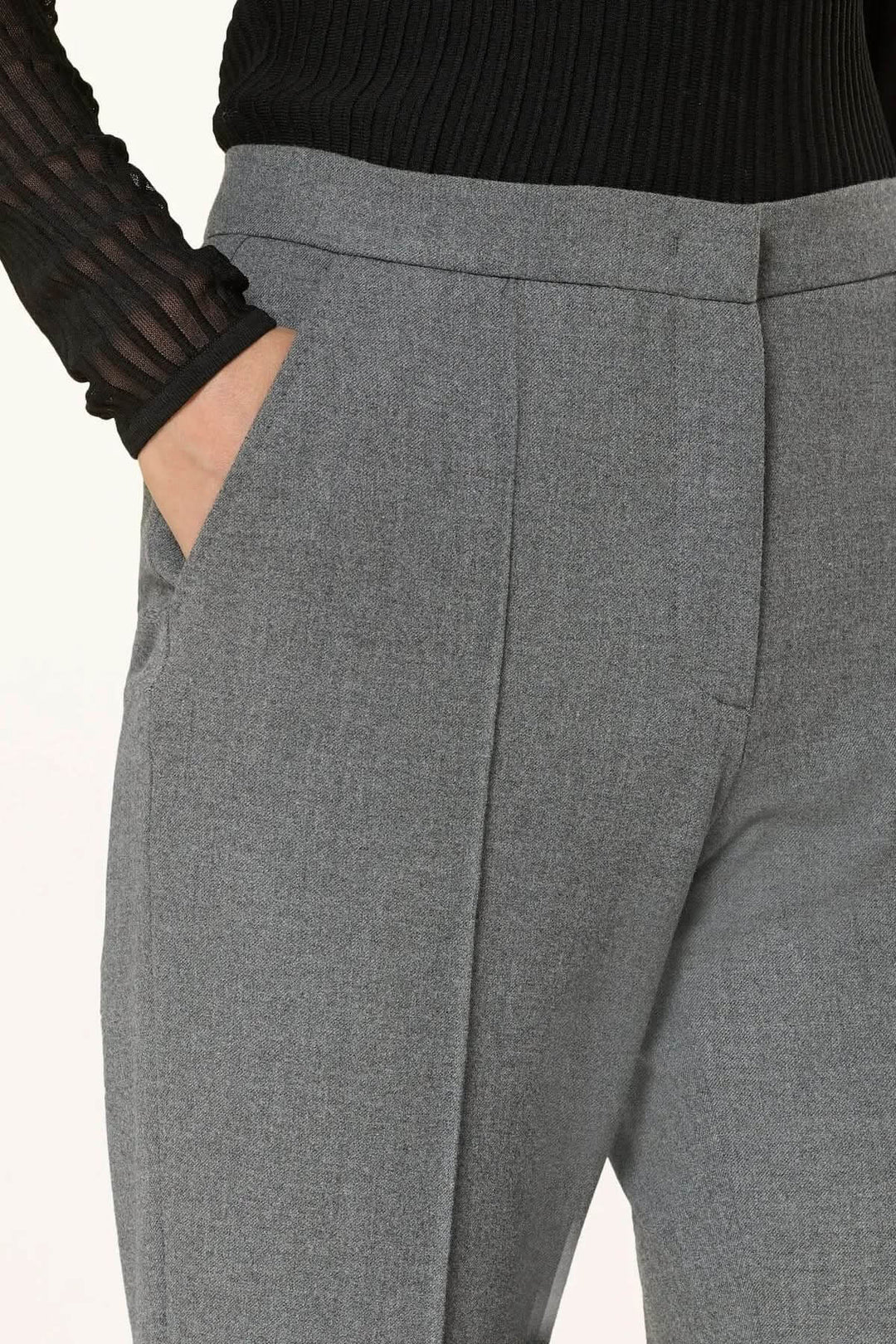 Pantalon habillé coupe évasée à plis marqués