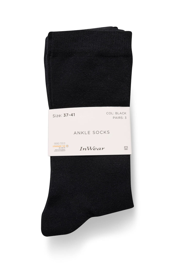 Lot de trois paires de chaussettes noires mi-mollet, confortables et extensibles, parfaites pour toutes les tenues.