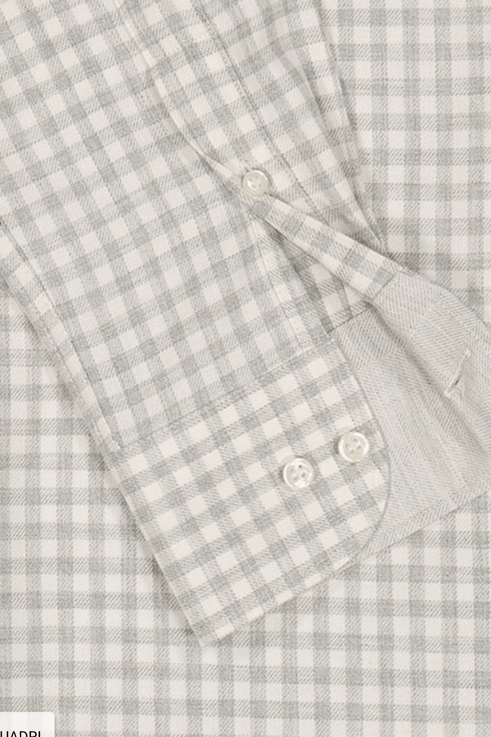 Chemise en flanelle à carreaux fins grise avec col boutonné et poignet ajusté.