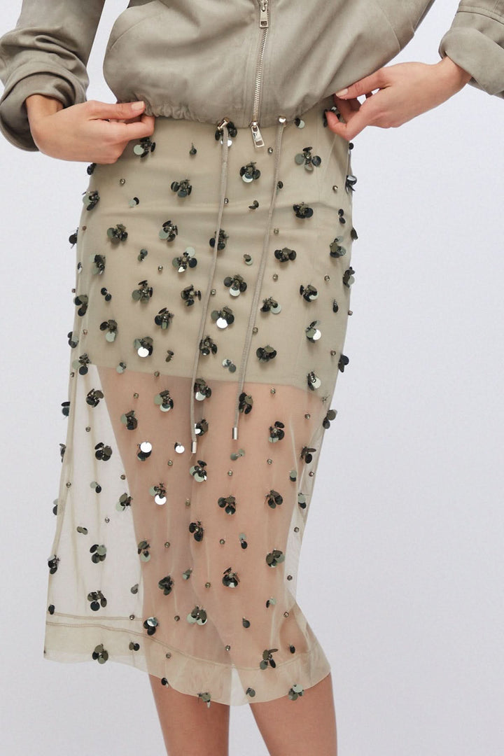 Jupe en maille transparente ornée