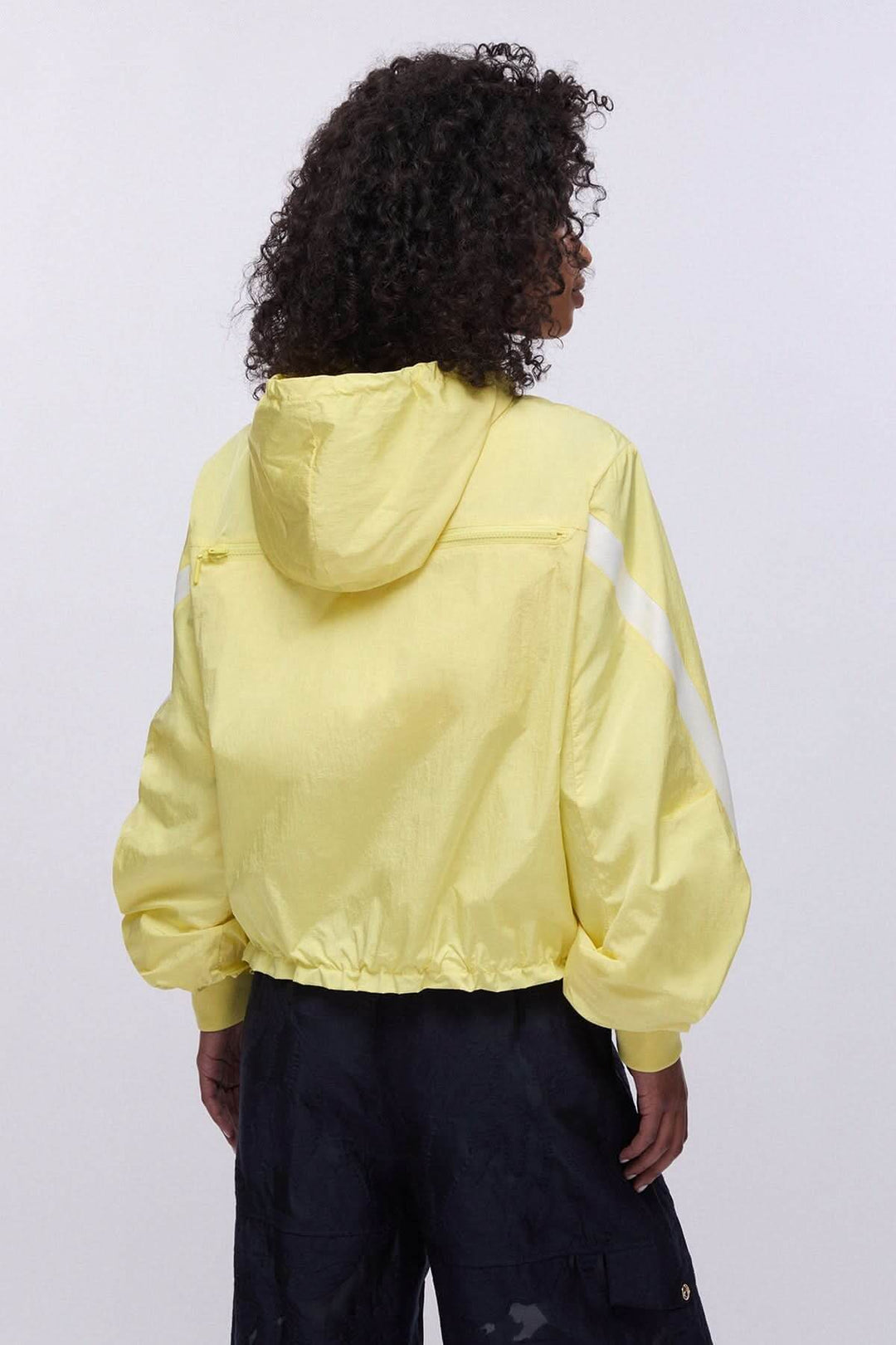 Veste légère à capuche zippée