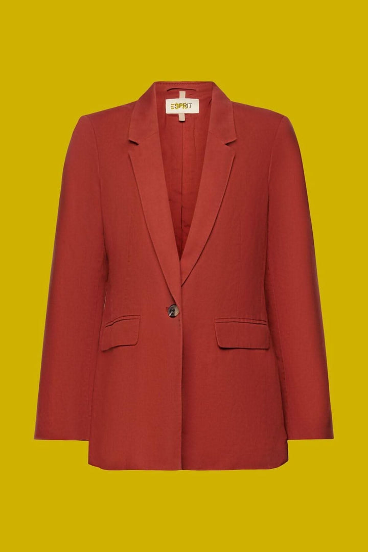 Blazer à simple boutonnage en lin rouge avec poches, col à revers et coupe droite.