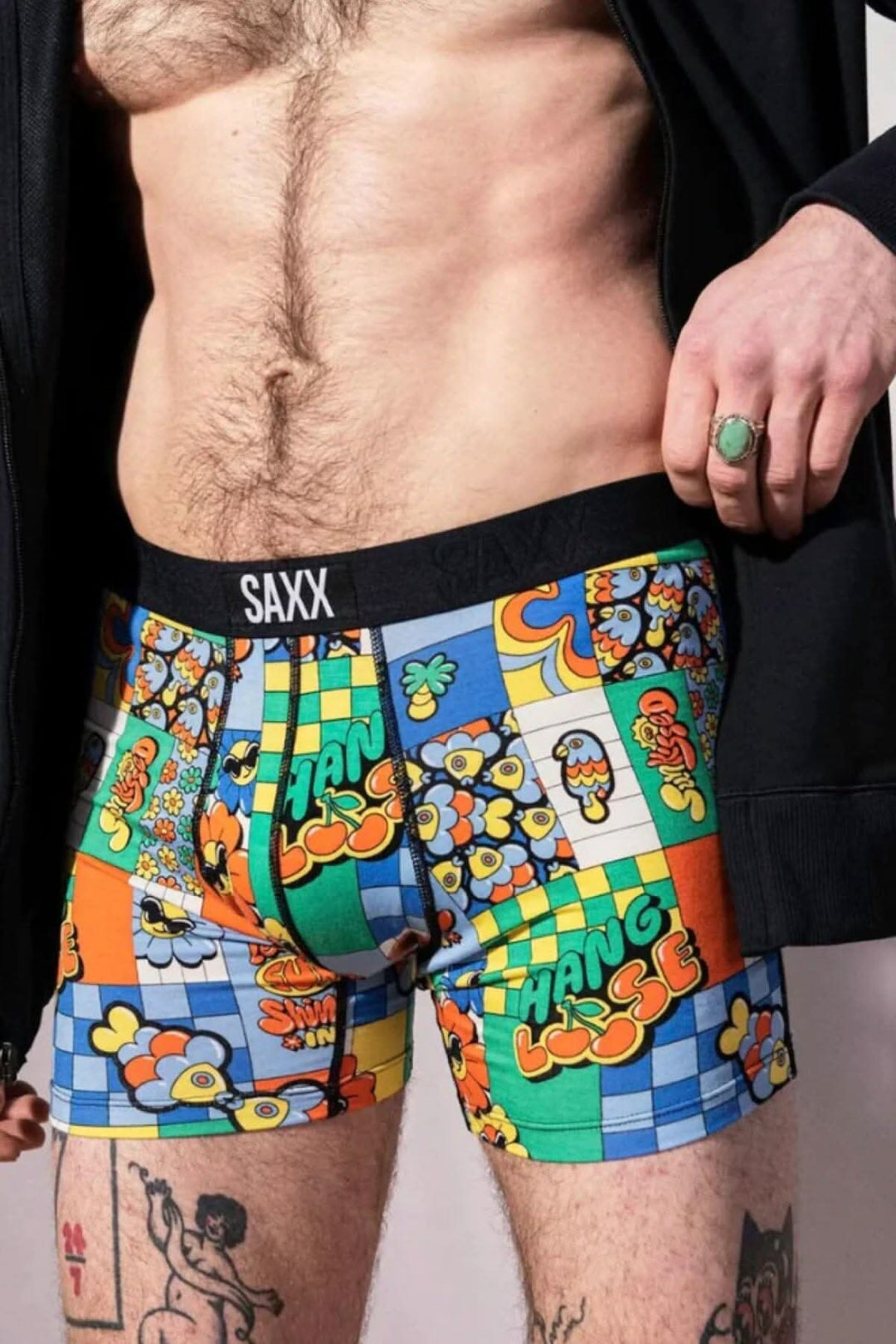 Boxer motif coloré "Hang Loose" de SAXX, conçu pour le confort et le style, avec un tissu doux.