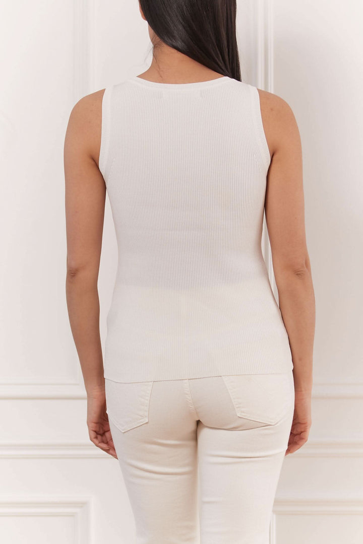 Camisole en jersey blanche, sans manches, vue arrière, style décontracté, idéale pour superposer sous un blazer.