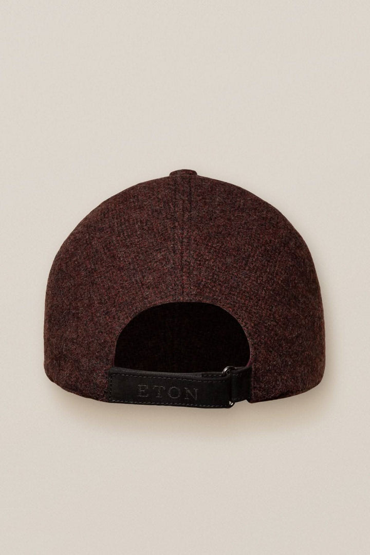 Casquette baseball en flanelle Eton avec bride arrière à logo, couleur brun rouge.