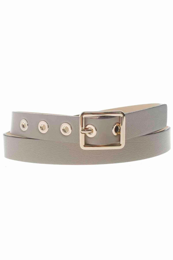 Ceinture en cuir souple avec boucle en or clair et œillets en or clair, code produit B26920.