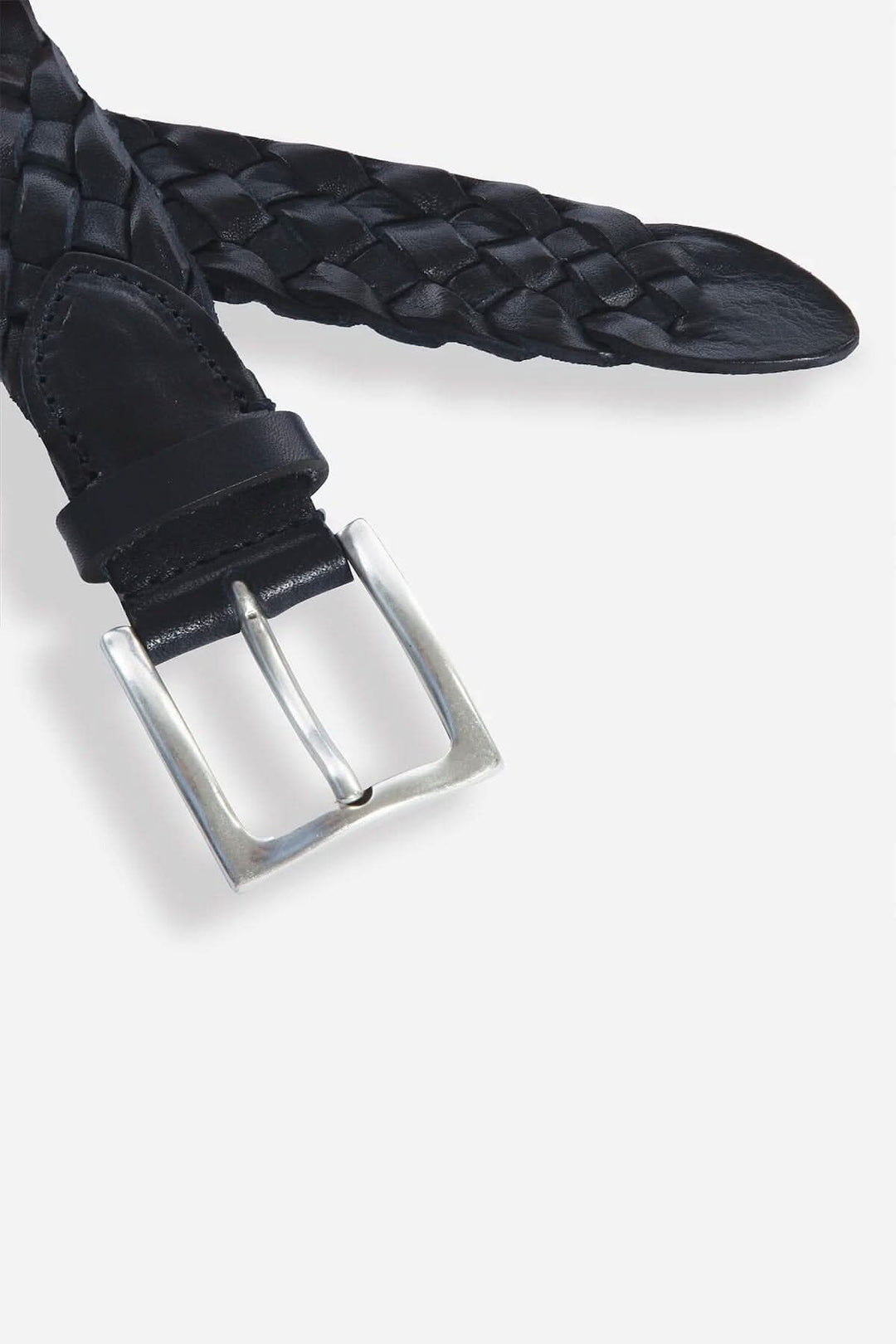 Ceinture tressée en cuir noir avec boucle en nickel vieilli, style européen élégant.