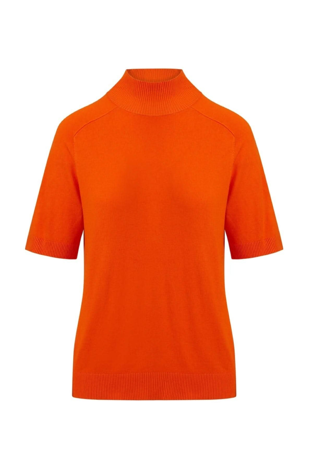Chandail à col cheminé orange en tricot fin, parfait pour un style professionnel ou décontracté.