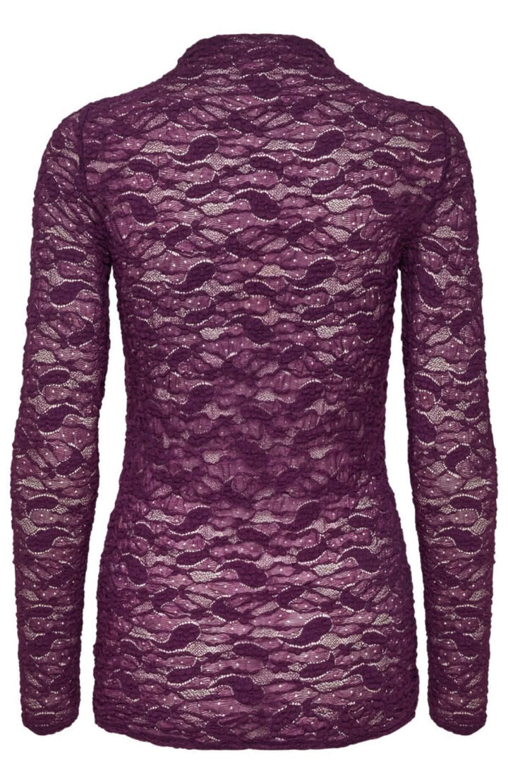 Chandail de dentelle couleur violet avec col ajouré et manches longues pour un look féminin et romantique.