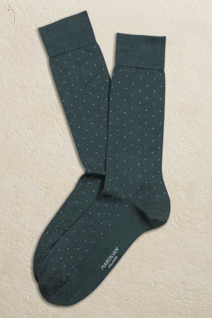 Chaussettes italiennes Marcoliani vertes avec motif à pois bleus, stylées et confortables, 72% coton, 28% polyester.