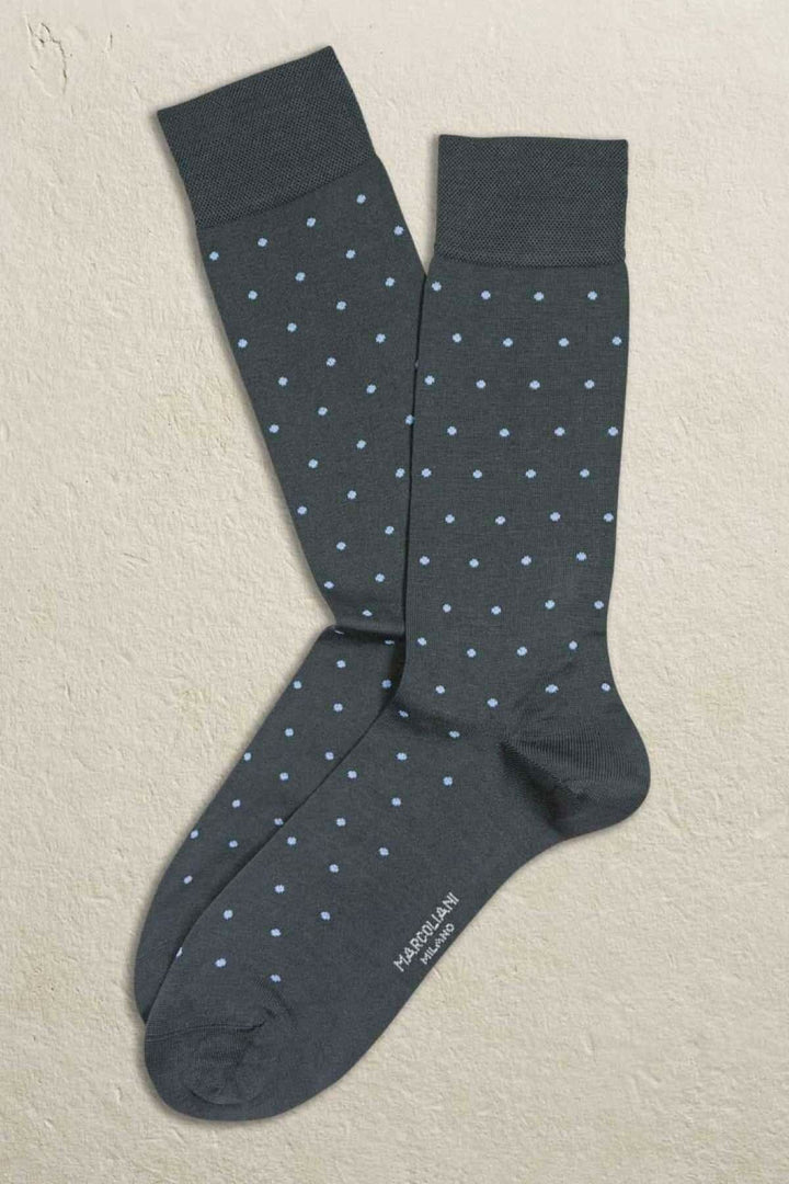 Chaussettes Marcoliani en coton gris foncé avec motifs à pois bleus, modernes et stylées, fabriquées en Italie.