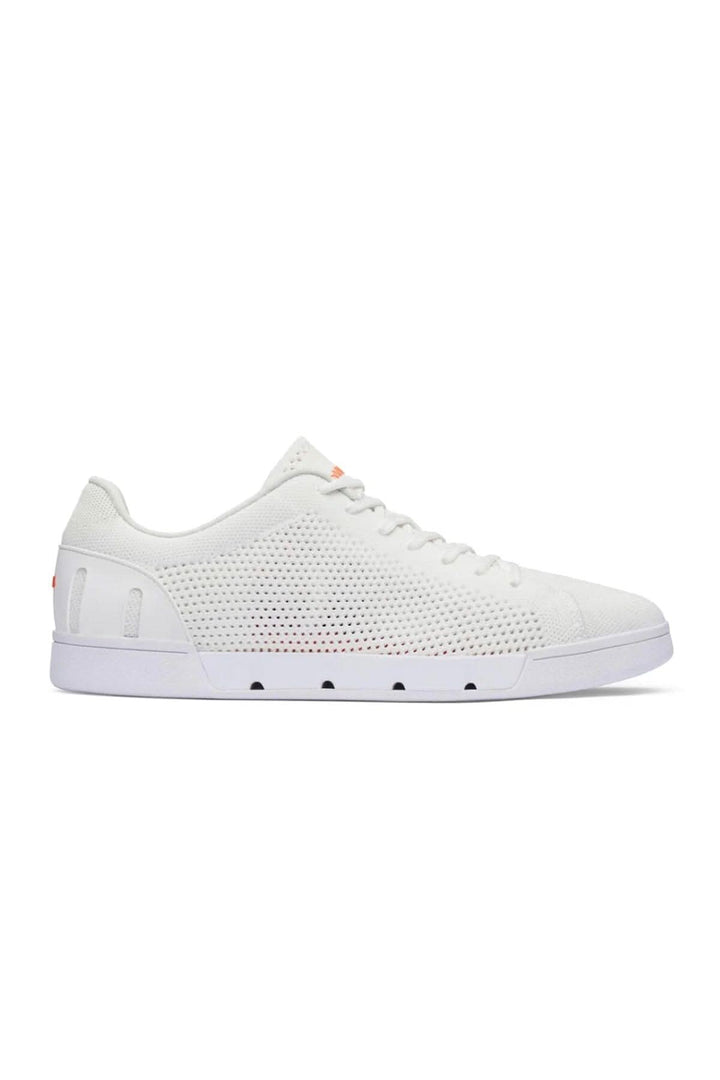 Chaussures tricot Breeze Tennis blanches, légères et respirantes, idéales pour un style actif et polyvalent.