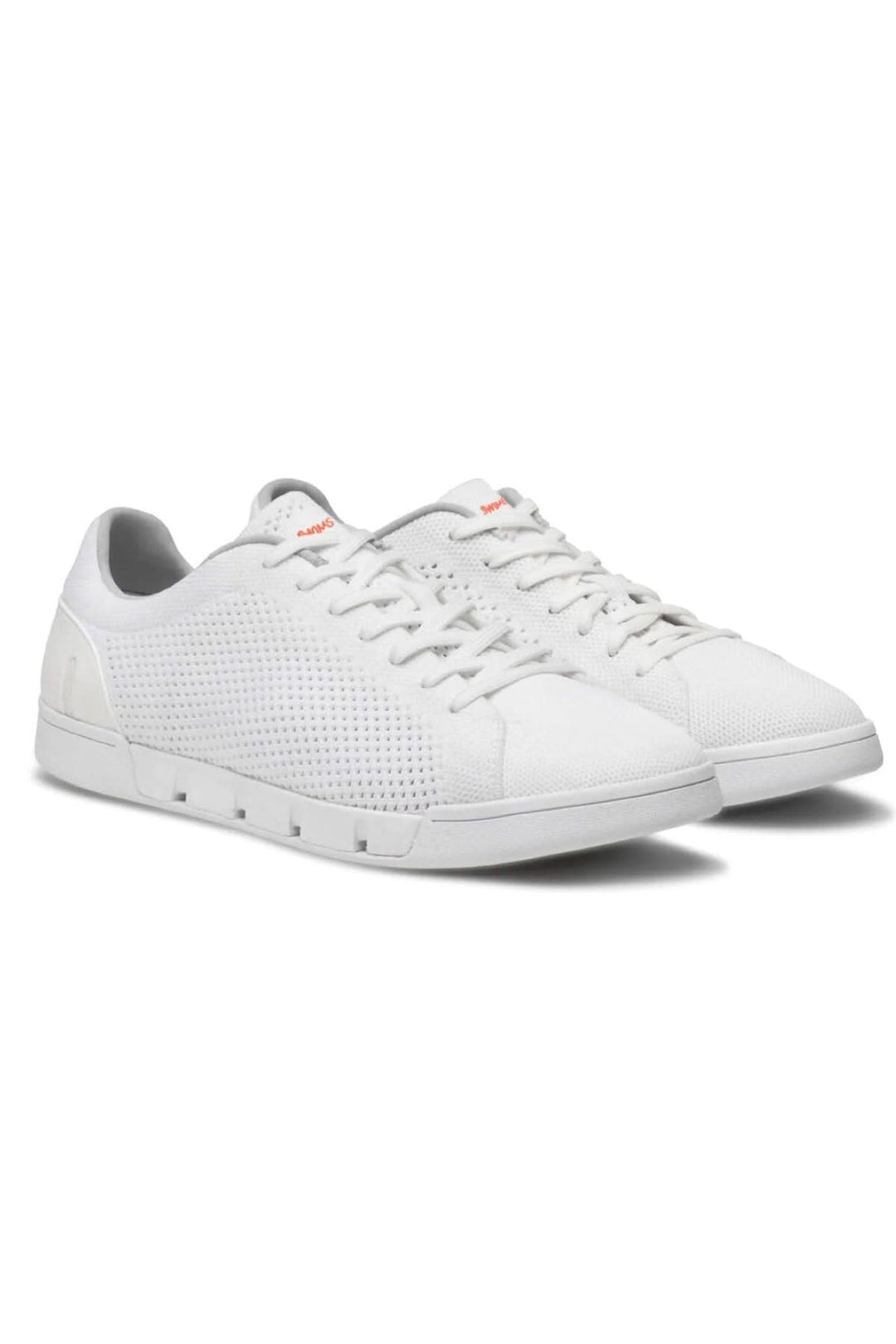 Chaussures tricot Breeze Tennis blanches, légères et respirantes, parfaites pour les activités sportives.