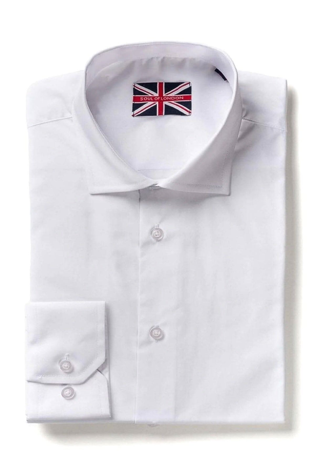 Chemise habillée blanche avec col évasé, coupe régulière, et étiquette britannique.