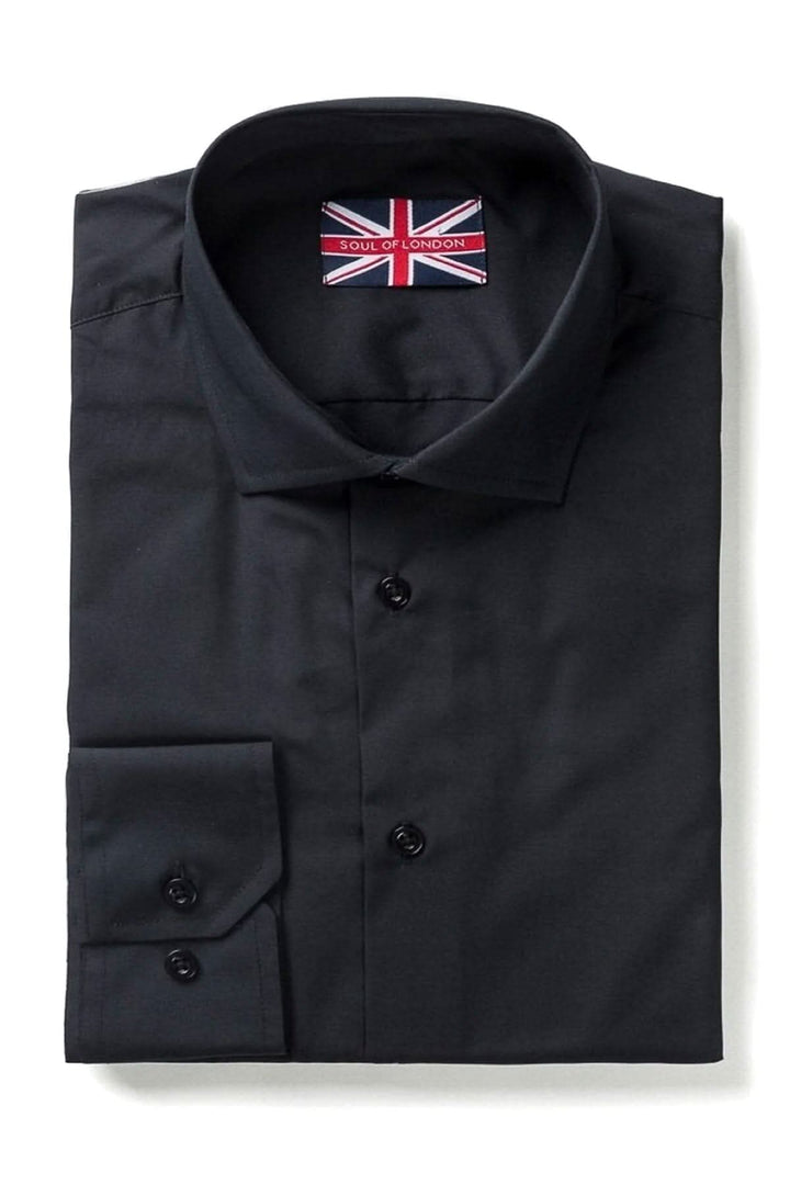 Chemise habillée noire à coupe régulière, finition sans repassage et col évasé, idéale pour un look quotidien.