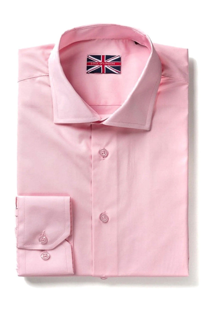 Chemise habillée rose avec col évasé, coupe régulière, et finie sans repassage.