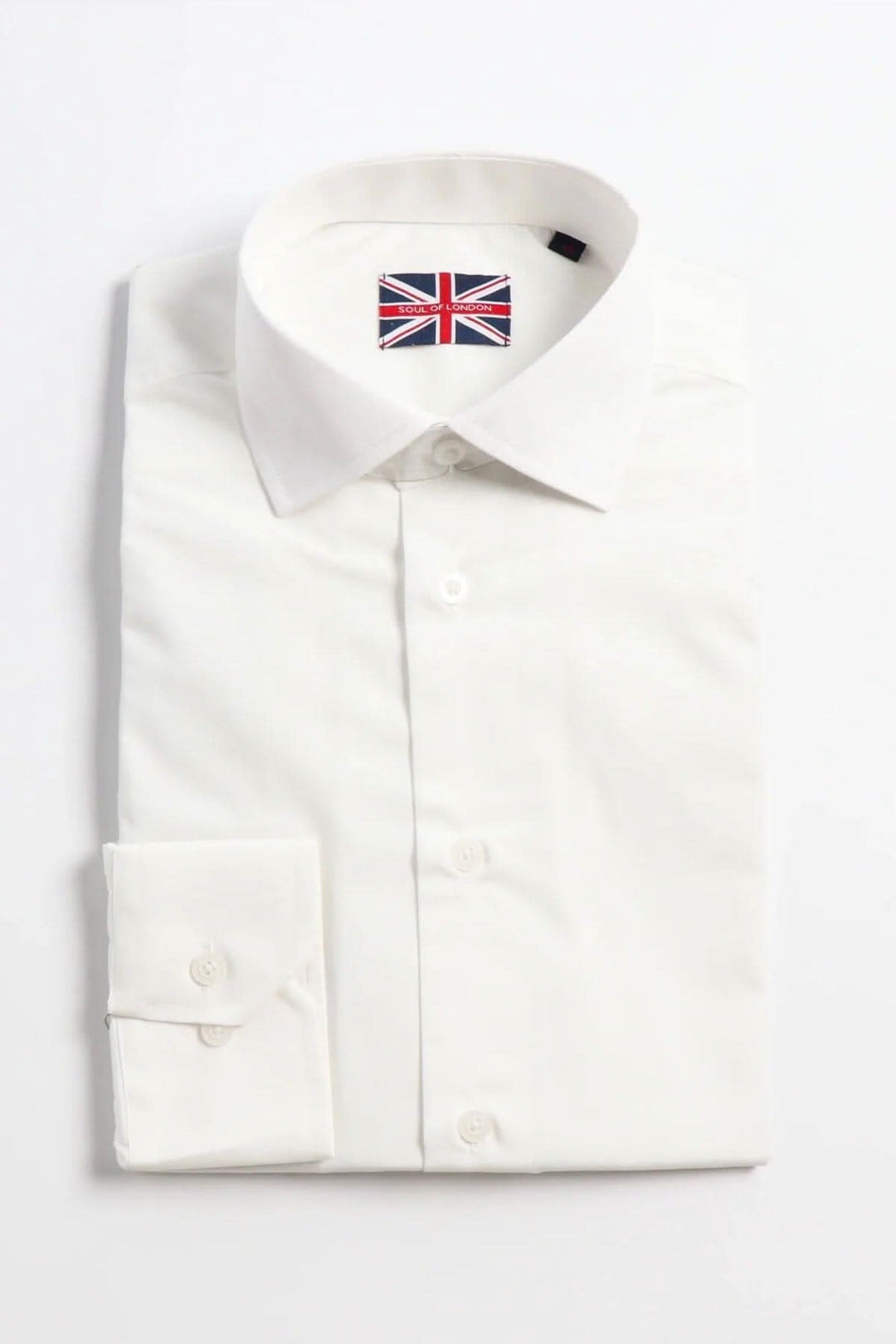 Chemise habillée blanche avec col évasé et finitions sans repassage, idéale pour les occasions quotidiennes.