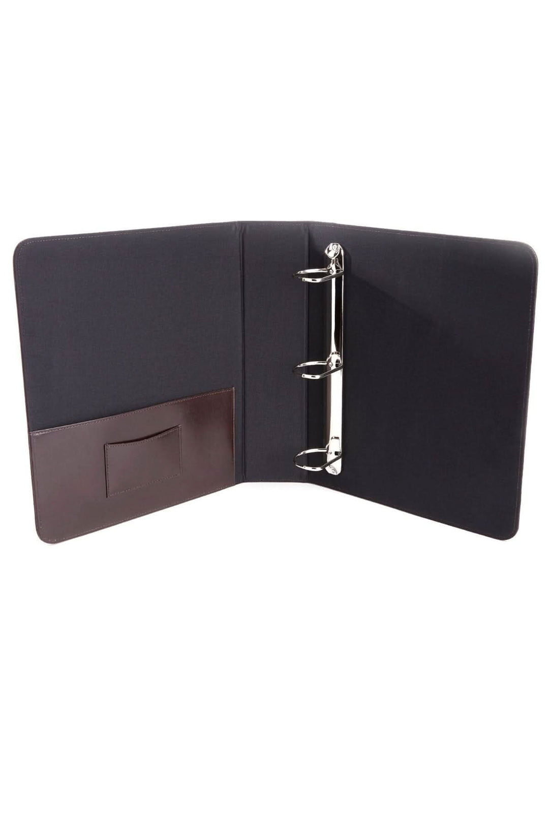 Classeur à anneaux en cuir, ouverture sur deux côtés avec demi-poche et trois anneaux pour feuilles mobiles.