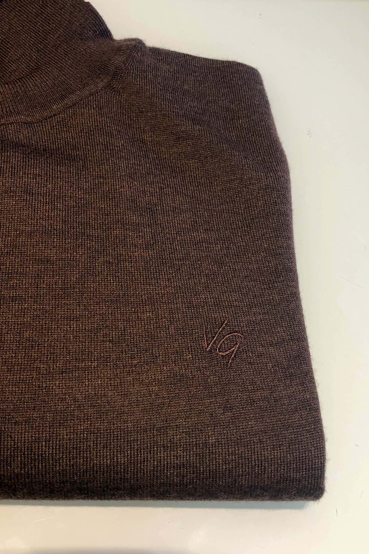 Col roulé en laine brun cacao de Van Gils, confortable avec logo discret, parfait pour l'hiver.