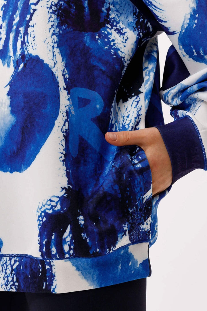 Détail du sweat-shirt pour femme en bleu de la collection BRAX LAB avec poches et design moderne.