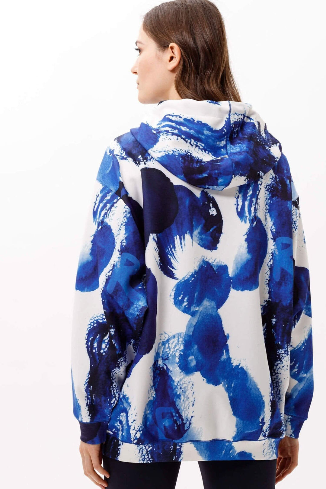 Sweat-shirt pour femme Fayne par BRAX LAB avec un motif artistique bleu, vue arrière.