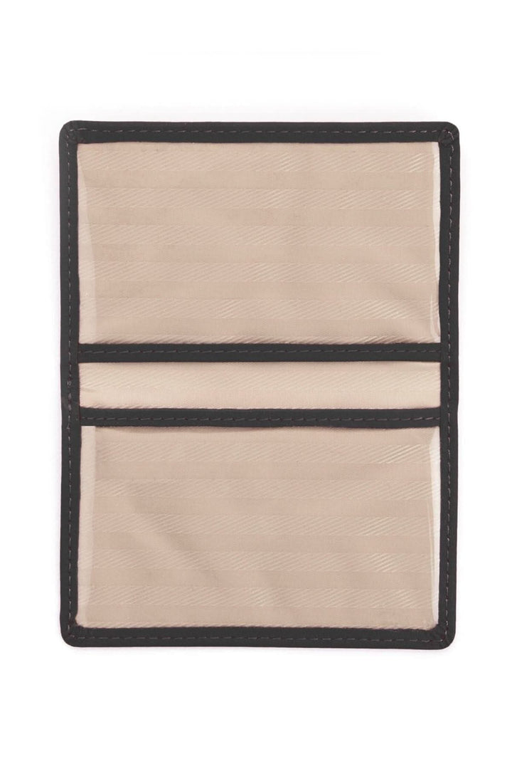Étui compact en cuir à deux fenêtres pour cartes d'identité, cartes de crédit et monogramme personnalisé.