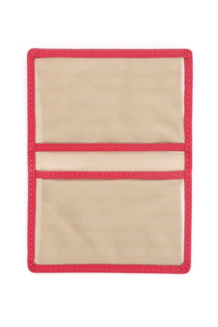 Étui compact pour cartes d'identité en cuir avec deux fenêtres, bords rouges et intérieur beige.