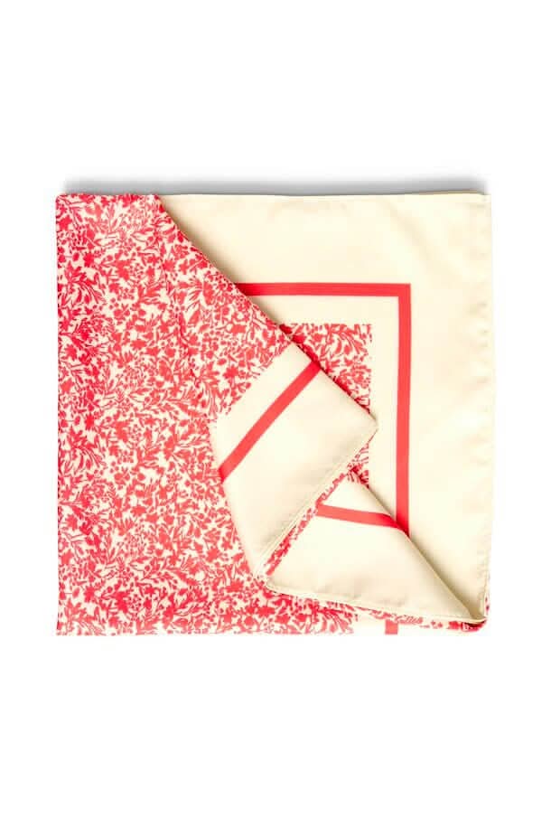 Foulard Namira en viscose, imprimé floral rouge et crème, parfait pour accessoriser vos tenues.