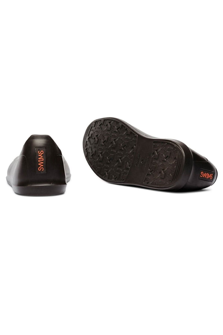 Galoche brune SWIMS, design élégant, protège contre la pluie et la neige, confort et style.