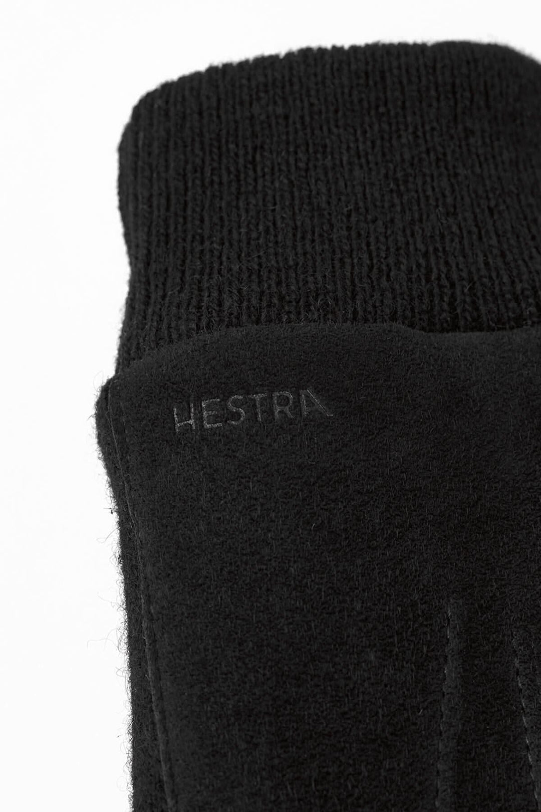Gant Hestra en noir avec poignet côtelé et logo visible, conçu pour le confort et la chaleur.
