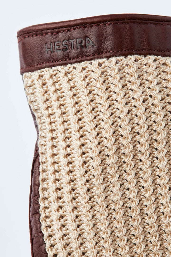 Gant en cuir marron avec dos en crochet de coton, marquage Hestra.