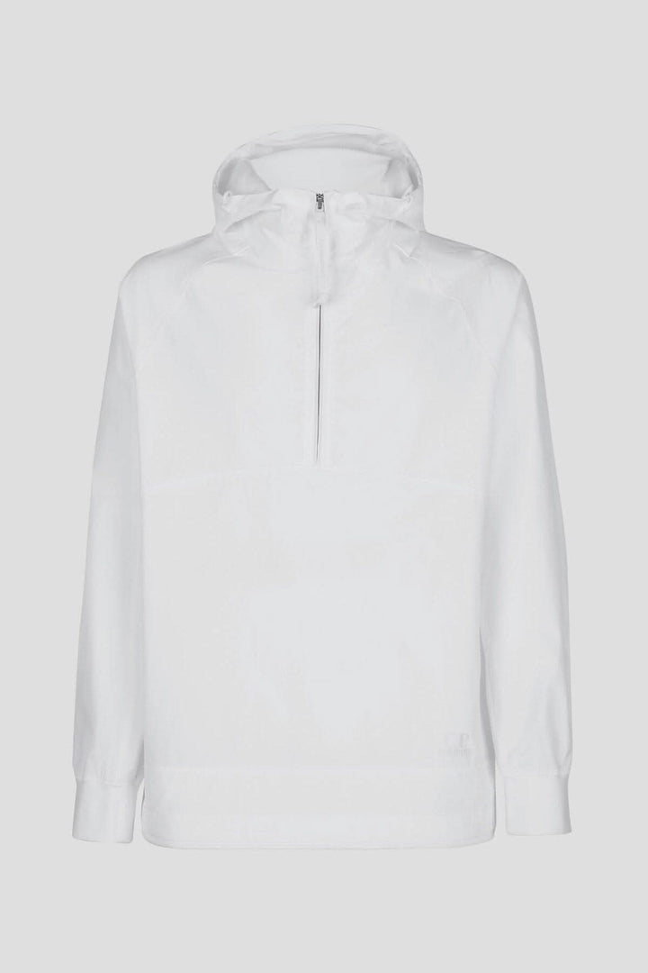 Hoodie Dyshell blanc avec demi-fermeture zippée et capuche, adapté aux conditions météo.