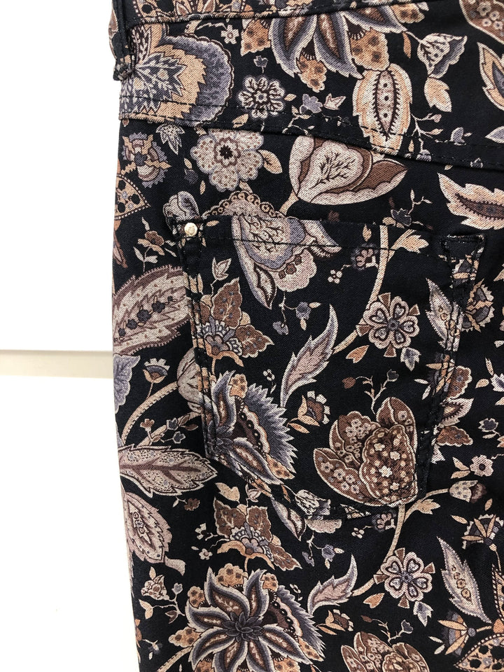 Jean MAC noir avec imprimé fleuri en brun, gris et beige, modèle Dream, coupe skinny.