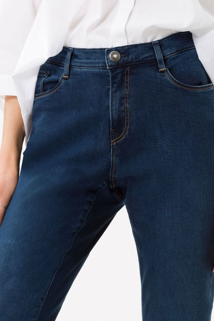 Jean MARY pour femme, denim authentique, coupe décontractée, détails de qualité, aspect moderne et confort optimal.