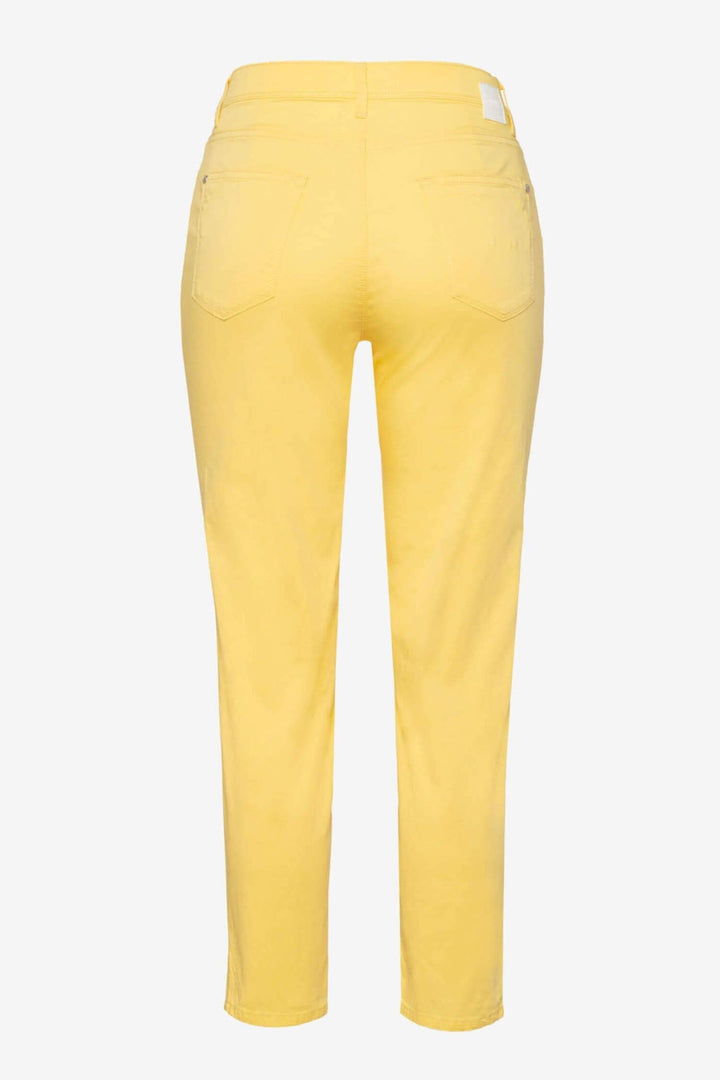 Pantalon femme Jean Mary S ultralight jaune vu de dos, coupe slim et poches élégantes.