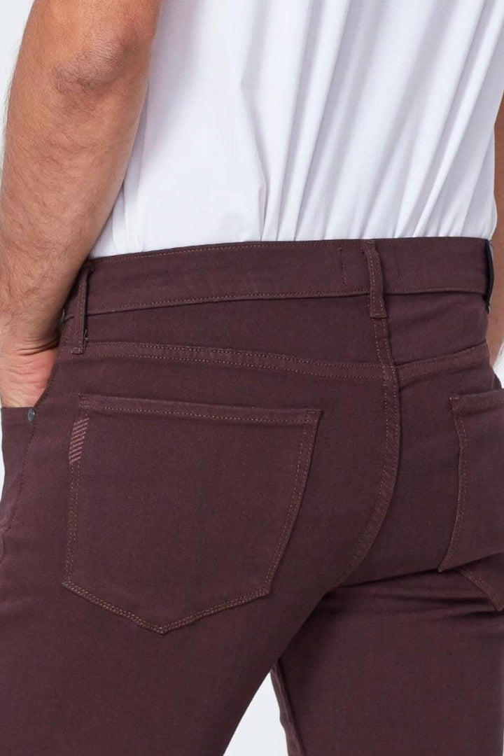 Jean Paige Lennox modèle slim en bourgogne, vue arrière, avec une coupe ajustée.