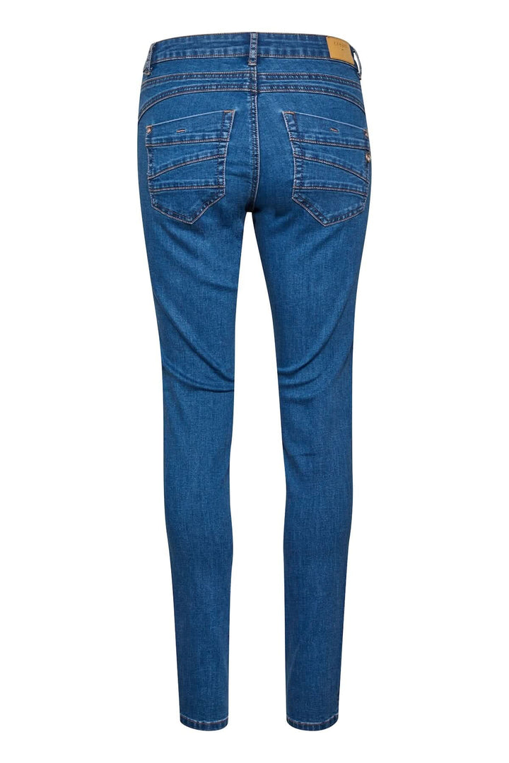 Jean skinny bleu avec poches au dos, vue arrière, taille normale, longueur totale.