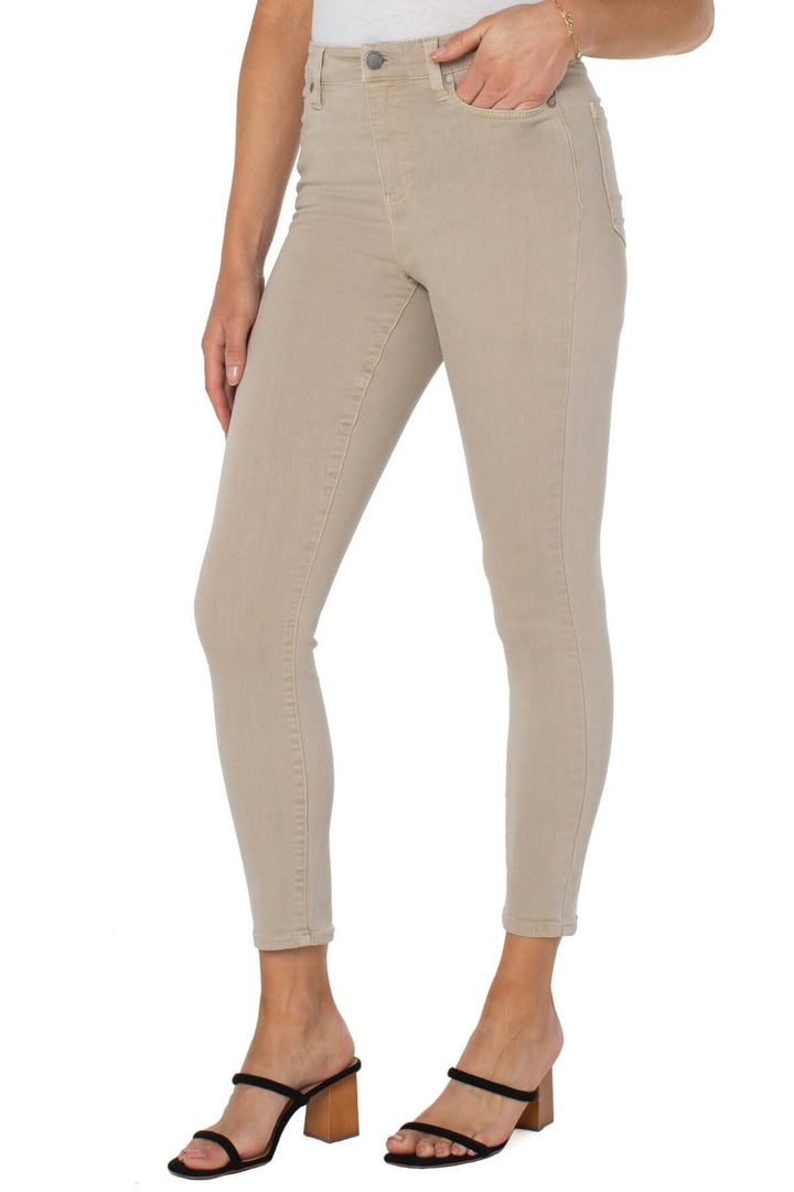 Jeans taille haute à la cheville en beige, ajustés pour un style soigné et un confort optimal.