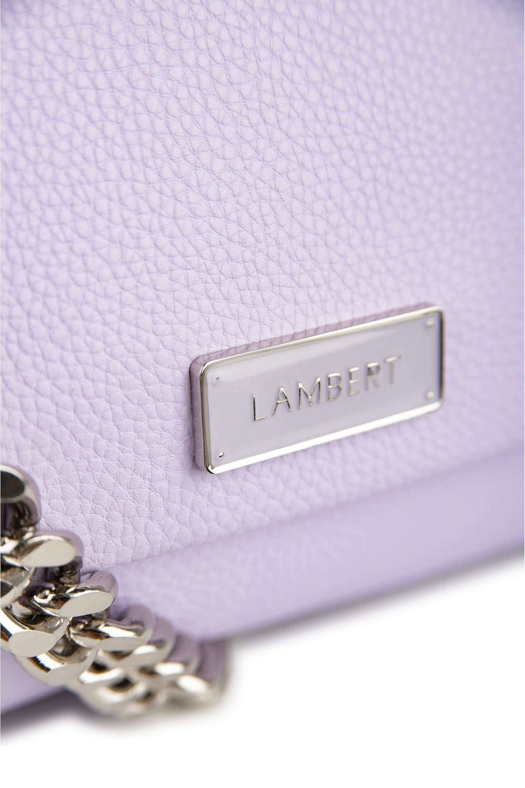 Sac à main Le Valeria en cuir lavande avec chaîne métallique et logo Lambert.