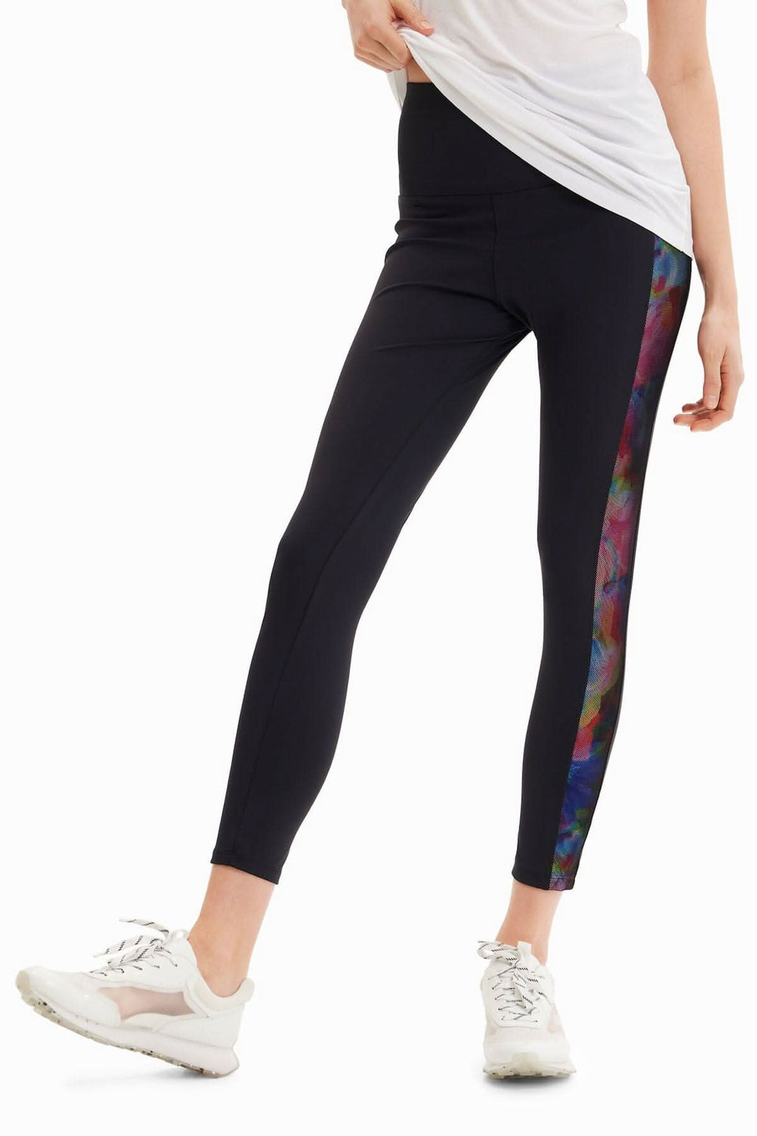 Legging sport ajusté avec imprimé floral et bande filet sur les côtés, idéal pour le sport et le confort.