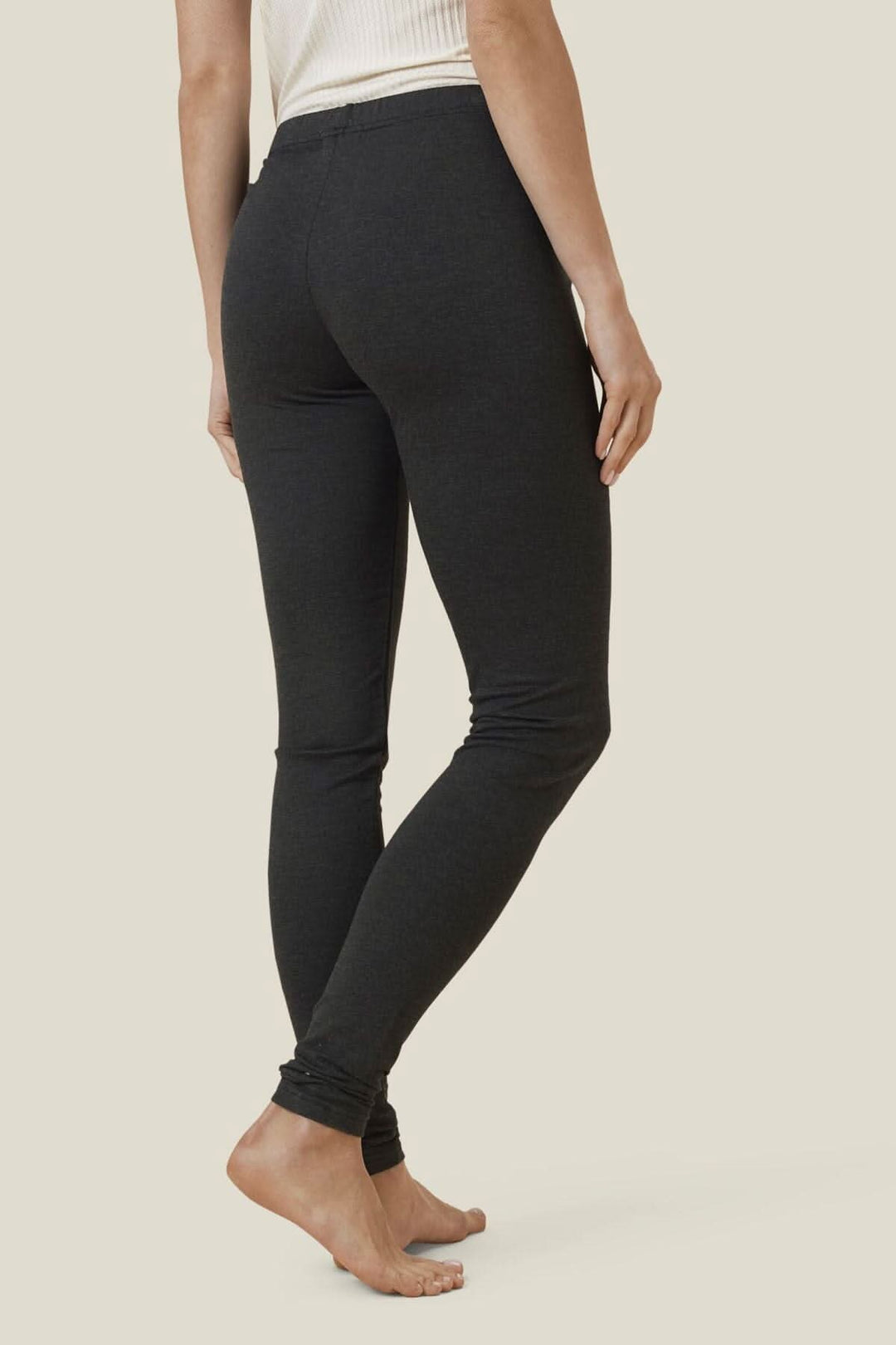 Leggings en jersey Pio pour femmes, confort ajusté, tissu doux, couleur noire, vues arrière, style élégant.