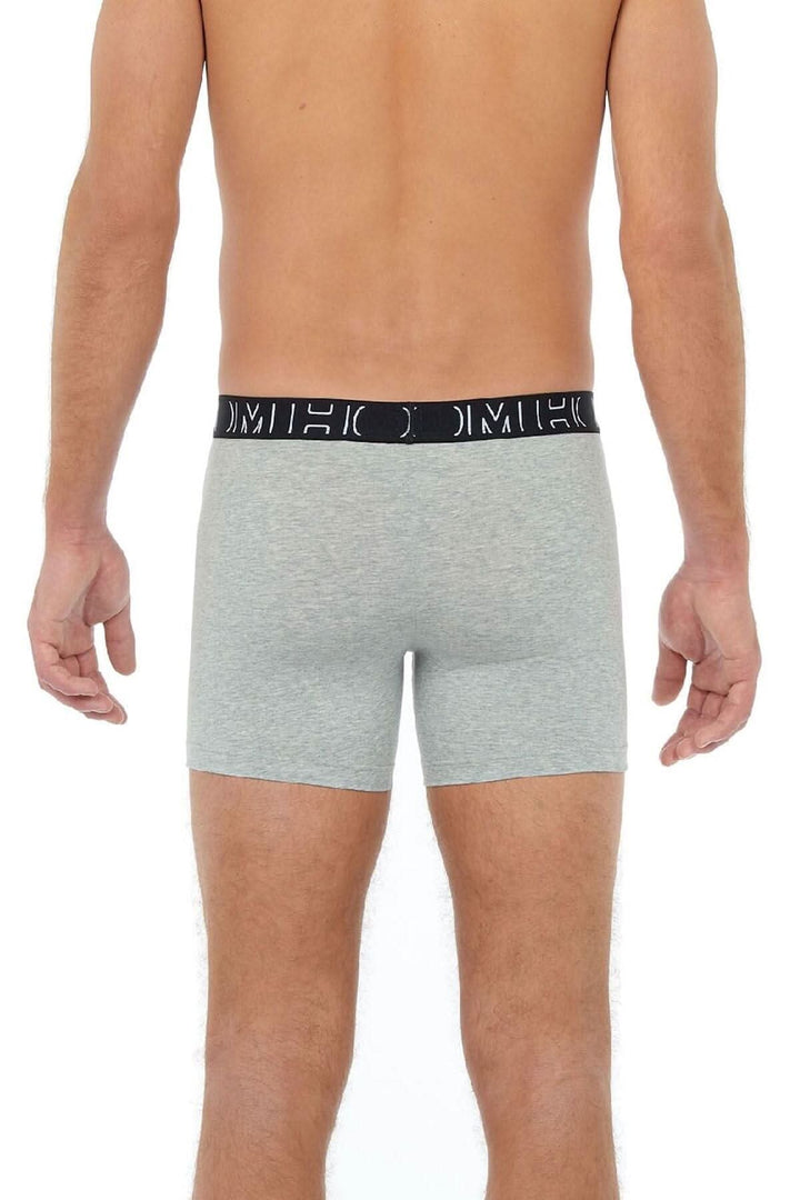 Homme portant un boxer gris chiné, vu de dos, avec ceinture noir sur les sous-vêtements RAYAN #2.
