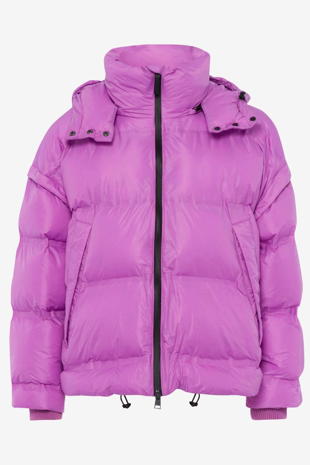 Manteau Filippa capitonné en violet avec capuchon amovible et poches.