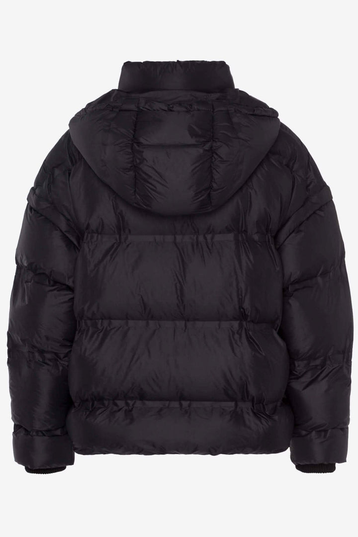 Manteau Filippa noir à capuche, vue arrière, style capitonné avec poches et ourlets élastiques