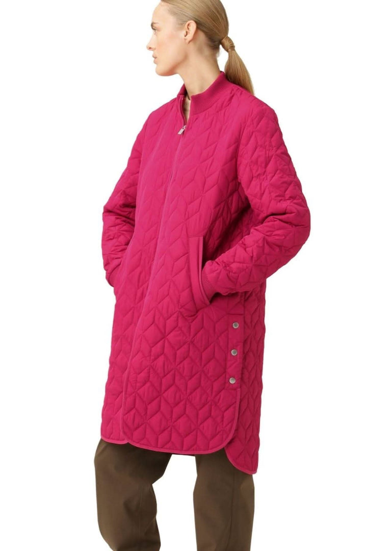 Manteau matelassé long en rose avec poches avant et fermeture éclair, style décontracté pour automne.