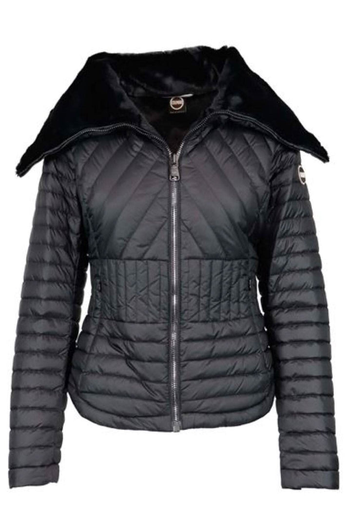 Manteau noir matelassé COLMAR avec col montant et doublure en fausse fourrure, forme féminine.